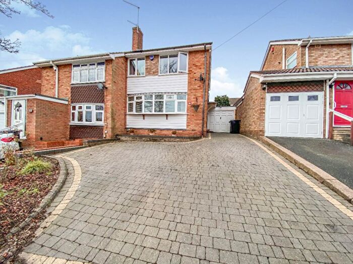 4 Bedroom Semi-Detached House To Rent In Balmoral Road, Stourbridge, DY8