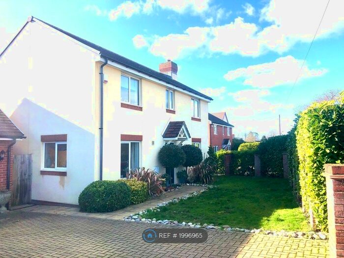 4 Bedroom Detached House To Rent In Peters Road, Southampton, SO31