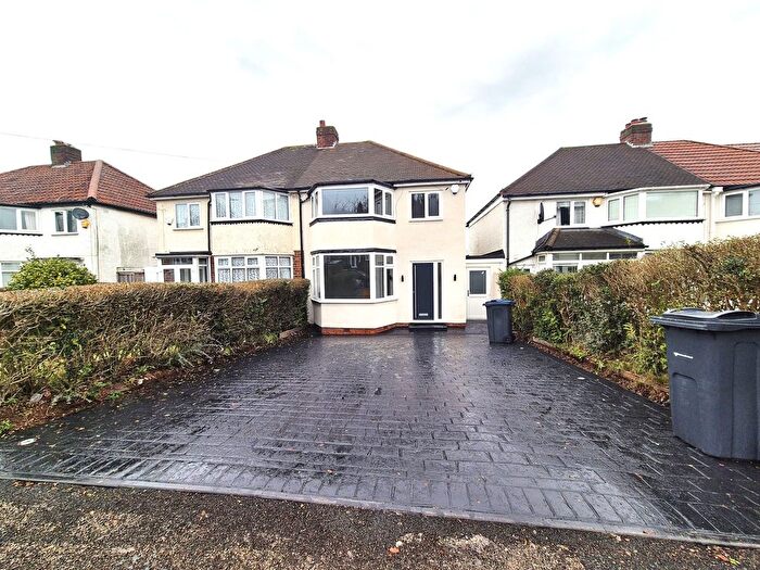 3 Bedroom Semi Detached House To Rent In White Farm Road, Sutton Coldfield, B74