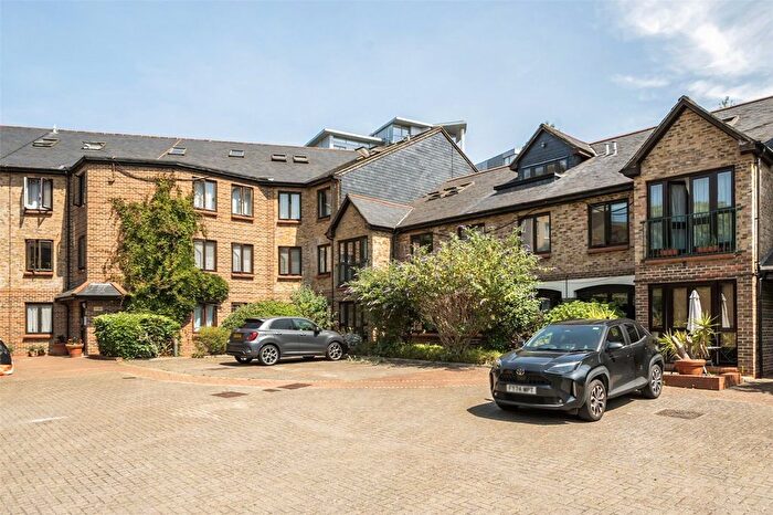 2 Bedroom Flat For Sale In Iceland Wharf, Surrey Quays, SE16