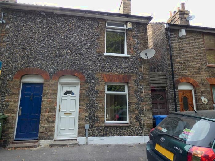 2 Bedroom House To Rent In Park Road, Faversham, ME13