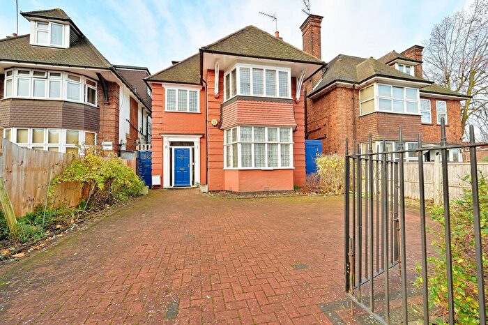 6 Bedroom Property For Sale In Finchley Road, Golders Green, London, NW11