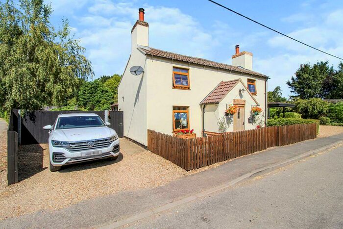 3 Bedroom Detached House For Sale In Broadgate, Whaplode Drove, Spalding, Lincolnshire, PE12