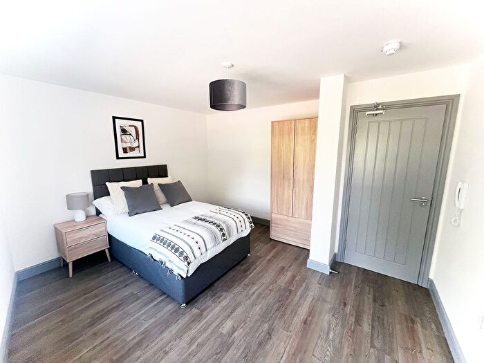 1 Bedroom Flat To Rent In , Leeds Road, Castleford, WF10