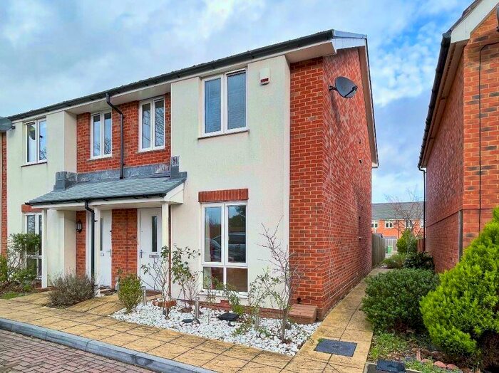 3 Bedroom Semi-Detached House To Rent In Northolt Close, Farnborough, GU14