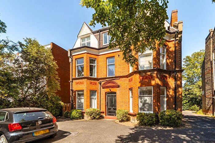 3 Bedroom Apartment To Rent In Surbiton, KT6