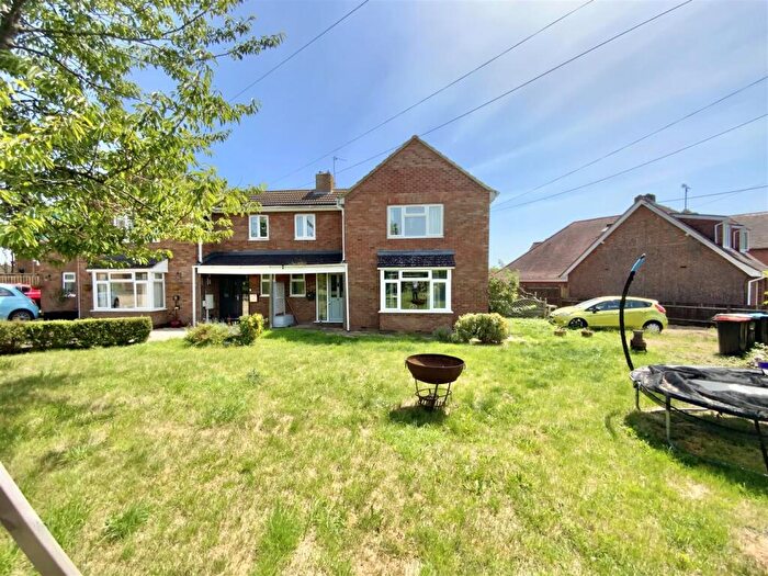 4 Bedroom Semi-Detached House For Sale In The Chequers, Castlethorpe, Milton Keynes, MK19