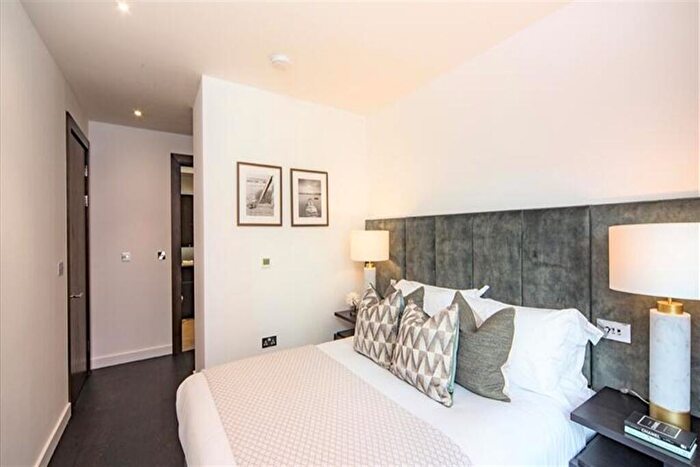 2 Bedroom Apartment To Rent In Thornes House, Nine Elms, SW11