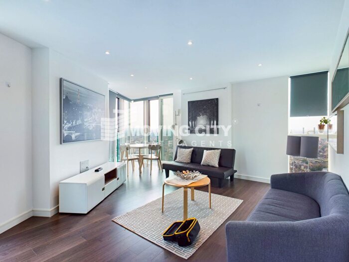 2 Bedroom Flat To Rent In Saffron Central Square, Pinnacle Apartments, CR0