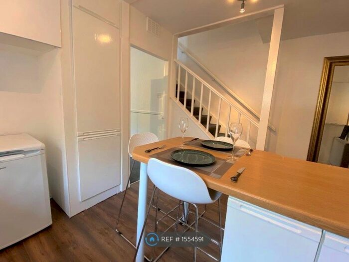 2 Bedroom Flat To Rent In Teviot Street, Falkirk, FK1