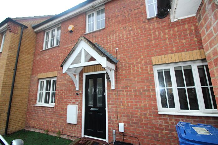 3 Bedroom Semi Detached House To Rent In Hodges Close, Grays, RM16