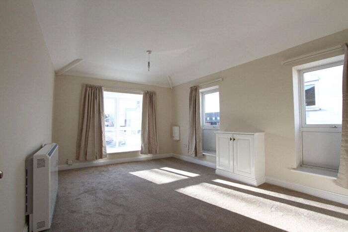 1 Bedroom Apartment To Rent In Castle Street, Banbury, Oxon, OX16