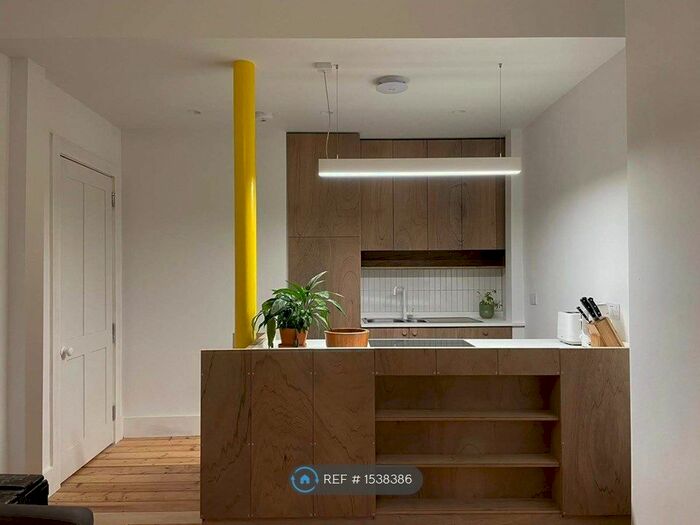 2 Bedroom Flat To Rent In King's Road, Edinburgh, EH15