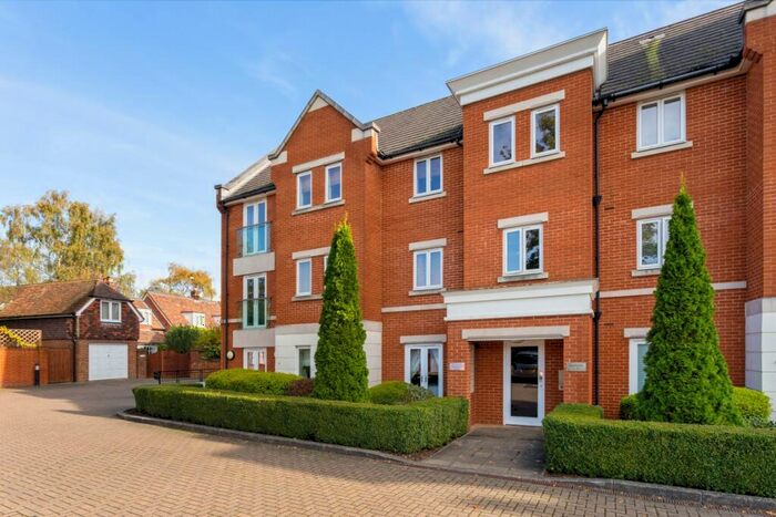 2 Bedroom Apartment To Rent In Comptons Lane Horsham, RH13