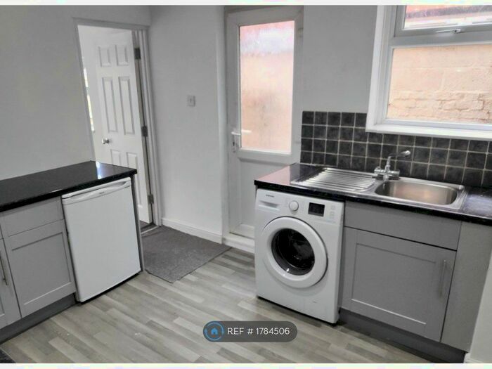 Studio To Rent In County Road, Swindon, SN1