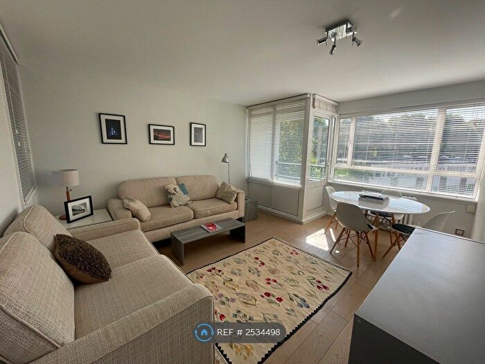 2 Bedroom Flat To Rent In Churchill Gardens, London, SW1V