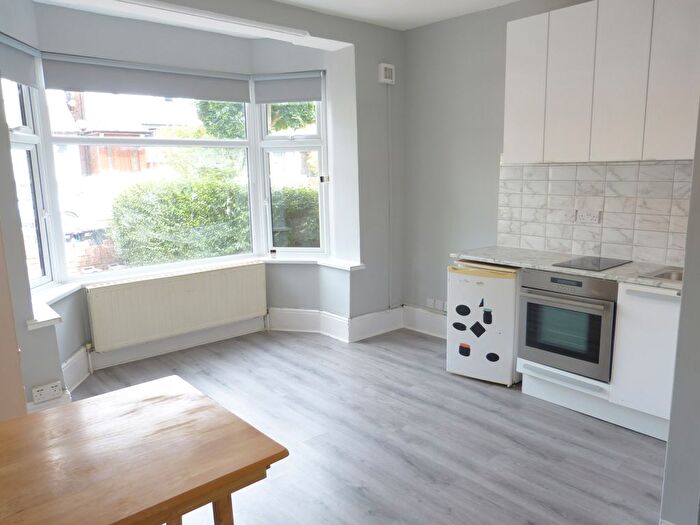 Studio To Rent In Leeside Crescent, Golders Green, NW11