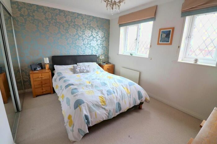 4 Bedroom Detached House For Sale In Launton Close, Luton, Bedfordshire, LU3