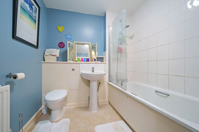 1 Bedroom Flat For Sale In Emma House, Market Link, Romford, RM1