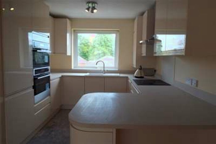 2 Bedroom Flat To Rent In Pine Lodge, Maidstone, ME16