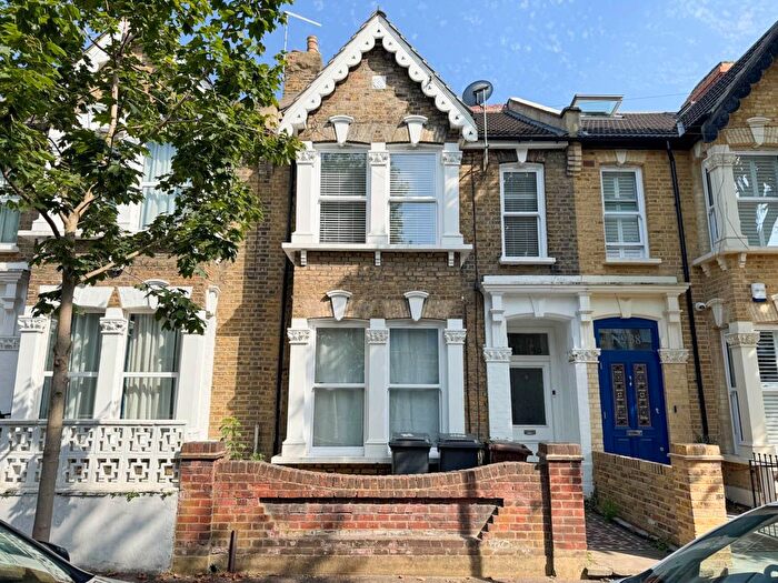 1 Bedroom Flat To Rent In Harold Road, Leytonstone, E11