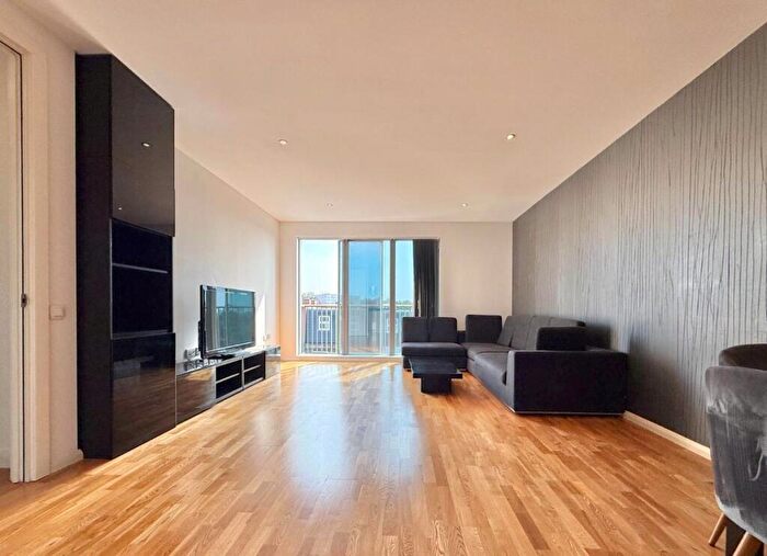 2 Bedroom Apartment To Rent In Alfred Court, Fortune Green Road, West Hampstead, London, NW6