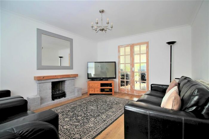 3 Bedroom Detached House For Sale In Meadowsweet Road, Hamilton, Leicester, LE5