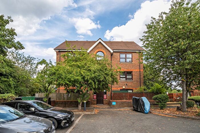 1 Bedroom Terraced House For Sale In Warren Close, Hayes, UB4