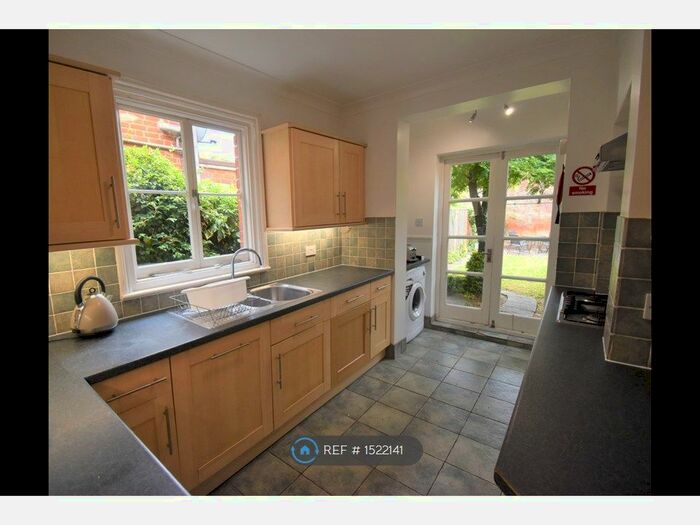 4 Bedroom Terraced House To Rent In Swainstone Road, Reading, RG2