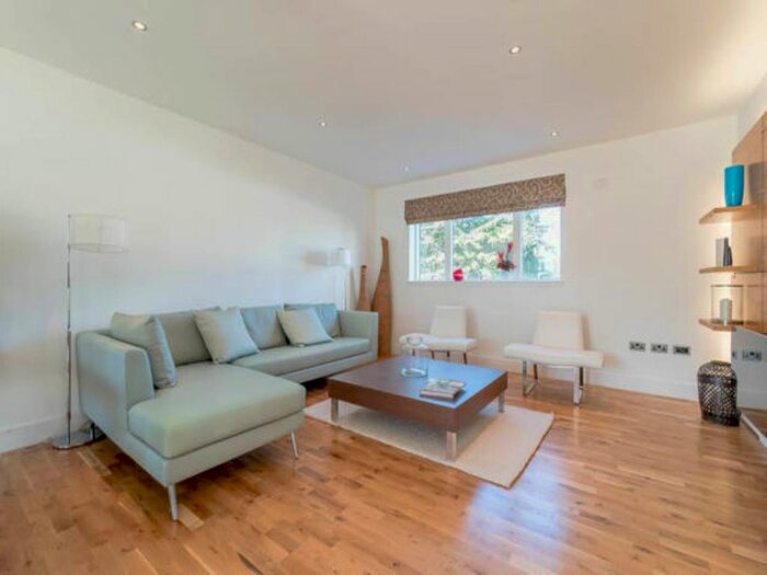 2 Bedroom Flat To Rent In Brighouse Park Cross, Cramond, Edinburgh, EH4