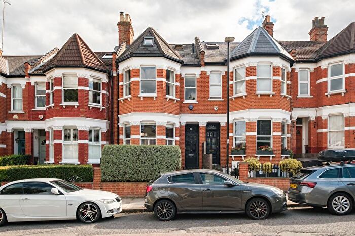 4 Bedroom Detached House For Sale In Victoria Road, London, N22