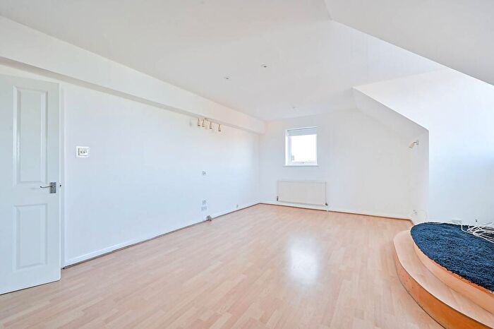 1 Bedroom Flat For Sale In Rainsford Court, Park Royal, London, NW10