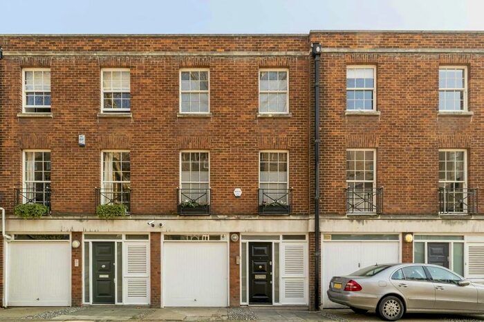 3 Bedroom Property To Rent In Cadogan Lane, London, SW1X