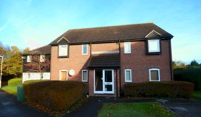 2 Bedroom Flat To Rent In Eeklo Place, Newbury, RG14