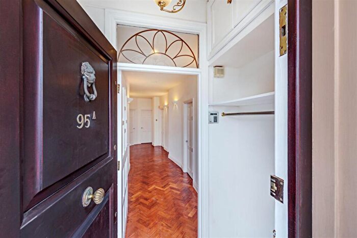 3 Bedroom Flat To Rent In Parkhill Road, London, NW3