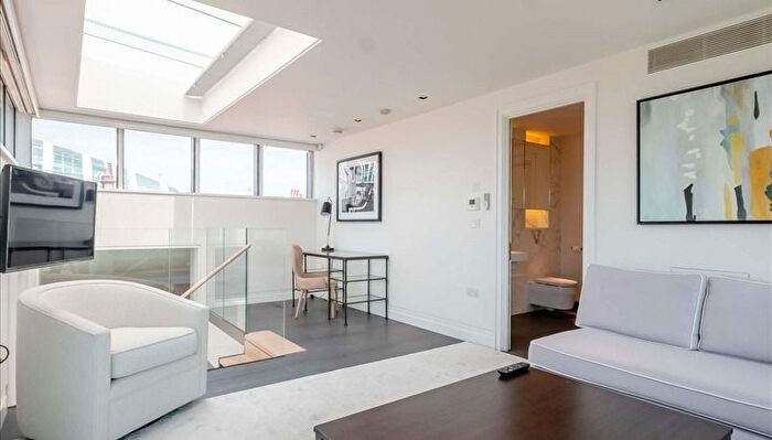 3 Bedroom Flat To Rent In Green Street, Mayfair, W1K