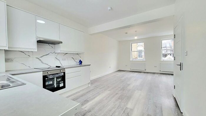 Studio To Rent In Stroud Green Road, London, N4