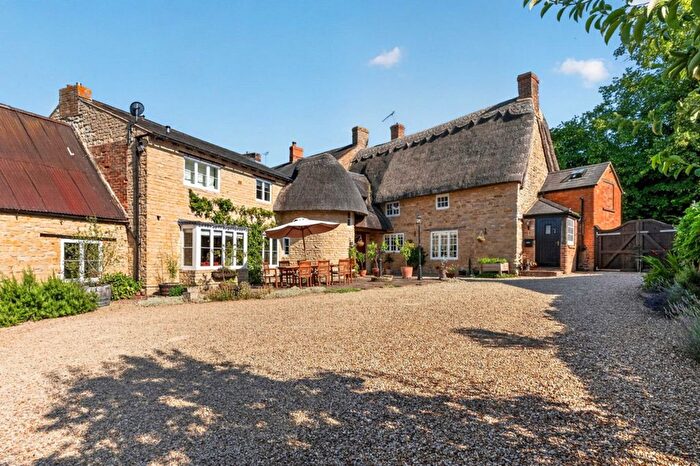 5 Bedroom Cottage For Sale In High Street, Potterspury, Northampton, NN12