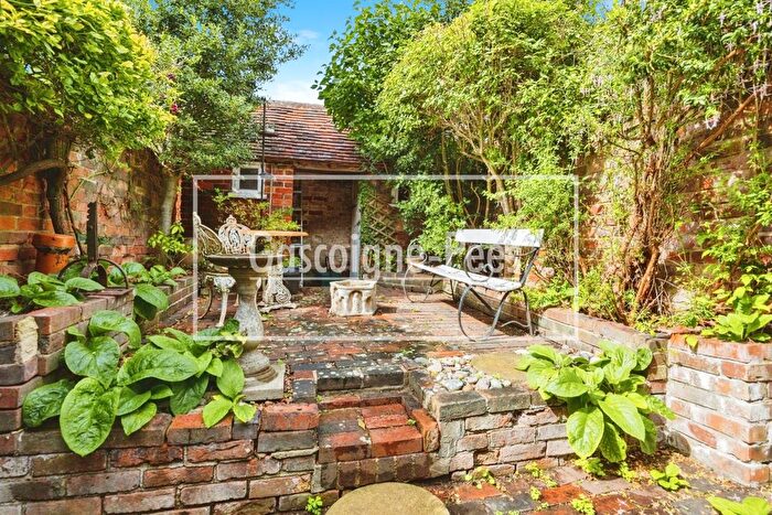 3 Bedroom Terraced House To Rent In Park Row, Farnham, GU9