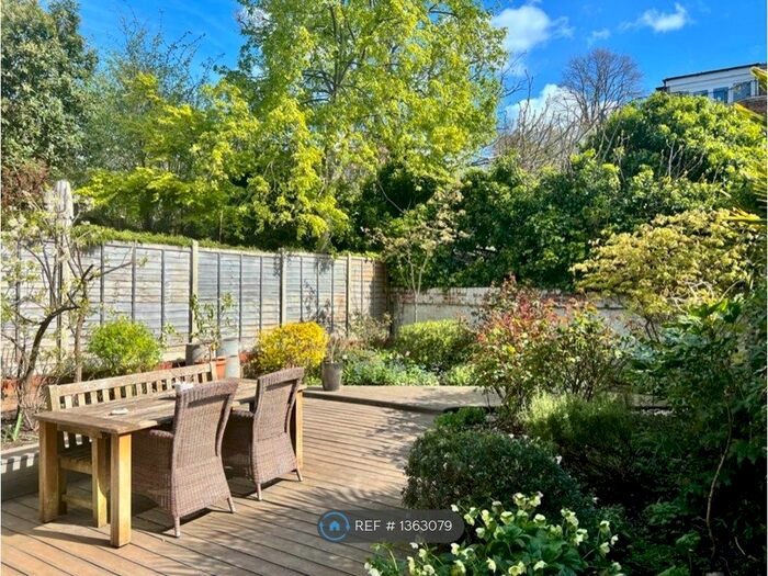 2 Bedroom Flat To Rent In Lyndhurst Gardens, London, NW3