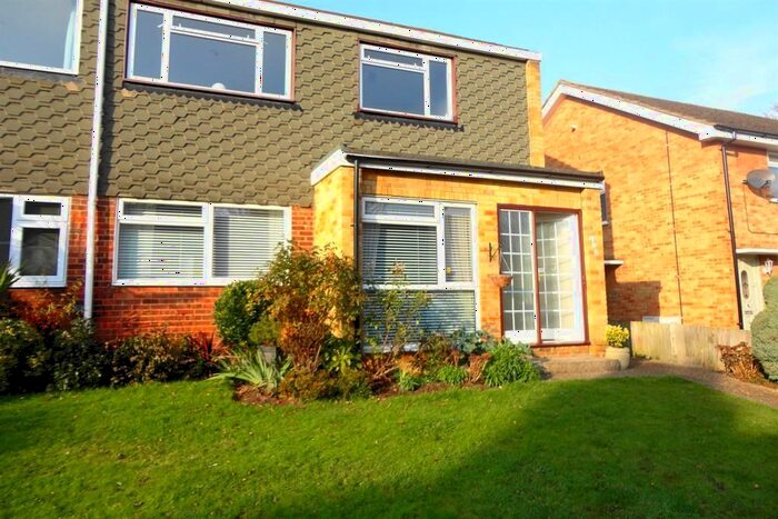 2 Bedroom Maisonette To Rent In Harbex Close, Bexley, Kent, DA5