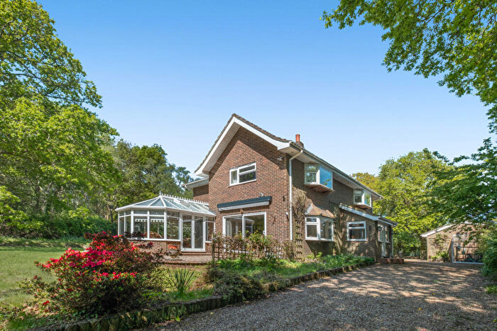 3 Bedroom Detached House For Sale In Corfe Mullen, Wimborne, Dorset, BH21