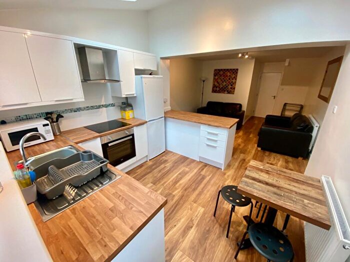 3 Bedroom Terraced House To Rent In Clinton Court, Nottingham, NG1