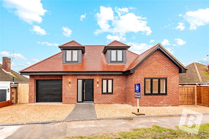 2 Bedroom Detached House For Sale In Mascalls Gardens, Brentwood, Essex, CM14