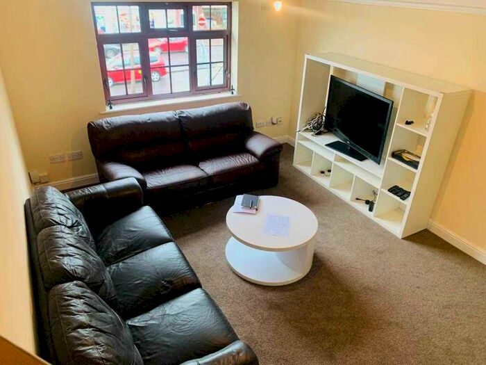 2 Bedroom Flat To Rent In Hatchford Brook Road, Solihull, B92