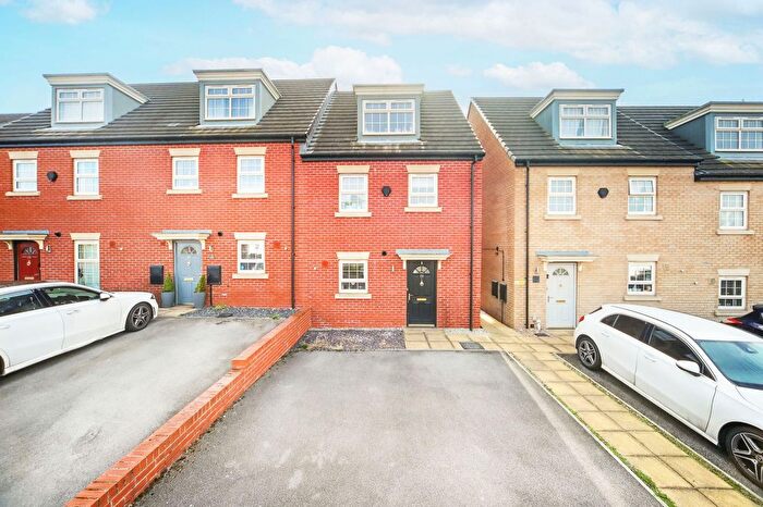 4 Bedroom Town House For Sale In Sundew Avenue, Featherstone, WF7