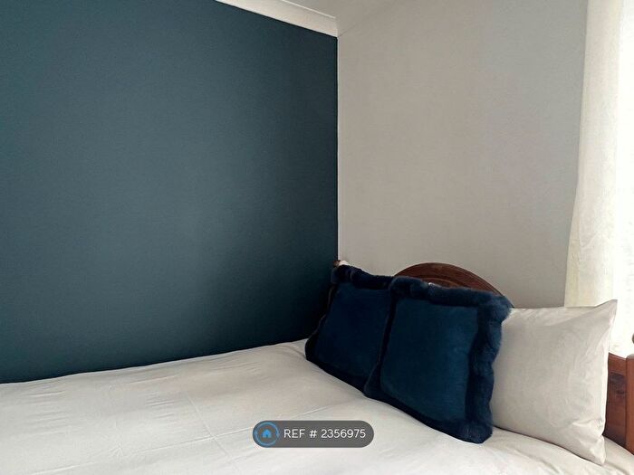 2 Bedroom Flat To Rent In Brooksbys Walk, London, E9
