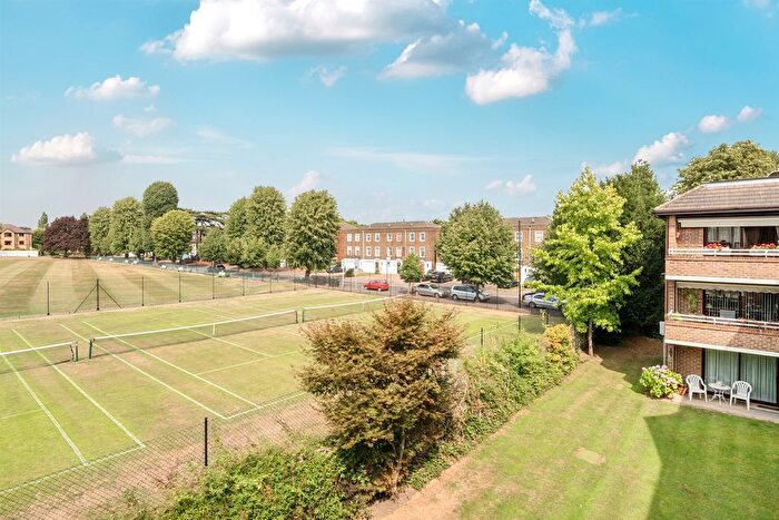 2 Bedroom Flat For Sale In Wellington Road, Enfield, EN1