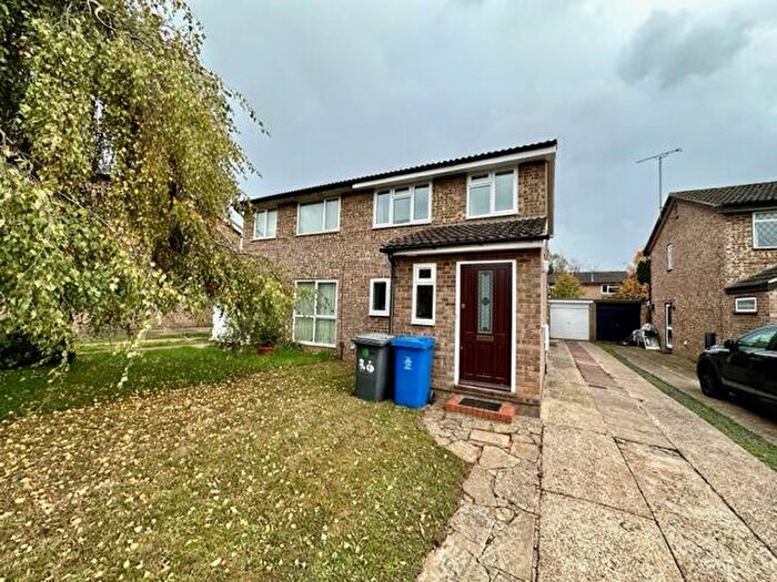 3 Bedroom Semi-Detached House To Rent In Purssell Close, Maidenhead, SL6