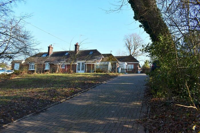 3 Bedroom Semi-Detached Bungalow For Sale In Cripplestyle, Fordingbridge, SP6